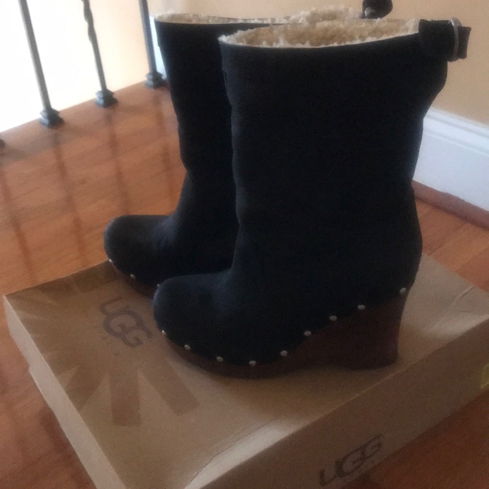 UGGS BOOTS